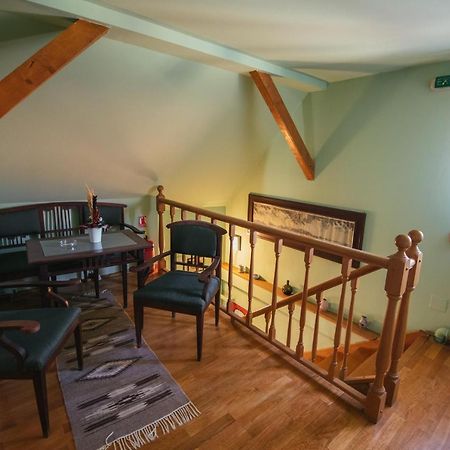 Voeroes Guest House Tîrgu Secuiesc Eksteriør billede